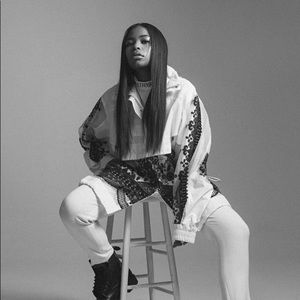 Meet your Posher, Azia